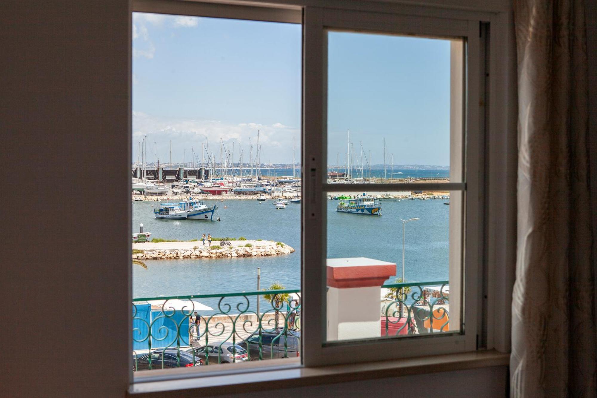 B37 - City Central Door Apartment Lagos Luaran gambar