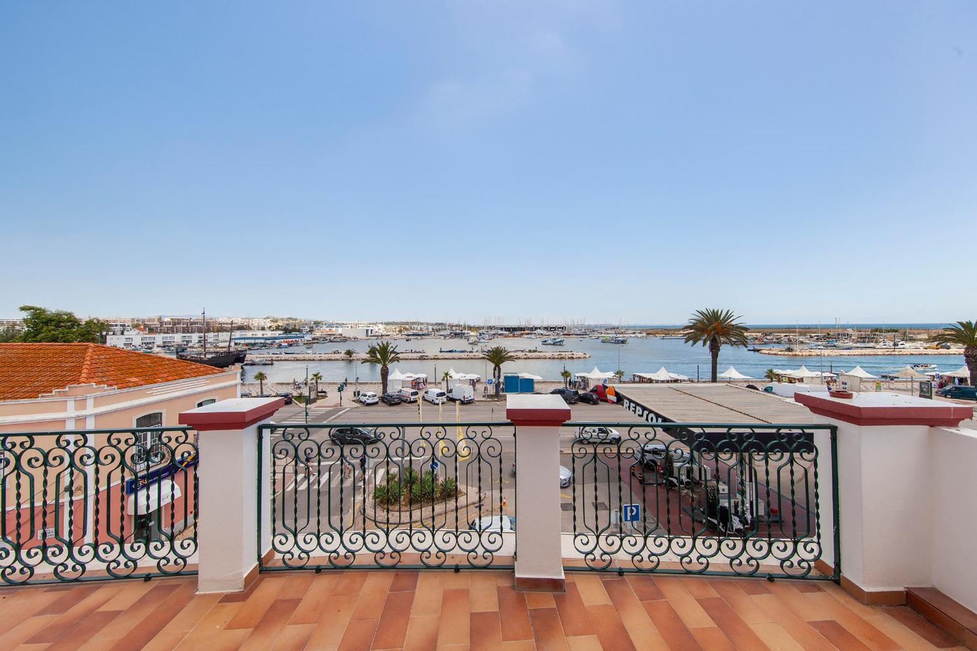 B37 - City Central Door Apartment Lagos Luaran gambar